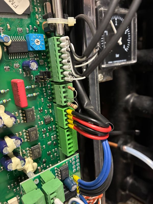 Unit 2 inverter board, connector J104: resistors across the sensor terminals.