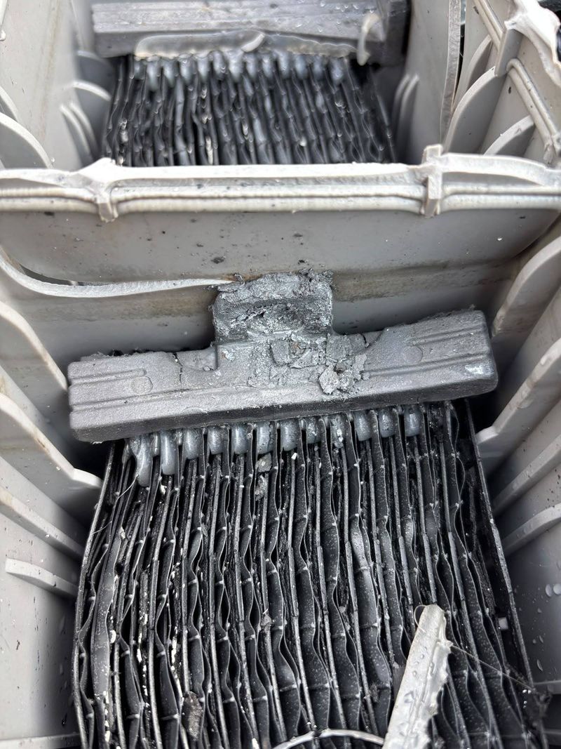 Start battery after the event: warped plates and a heat-damaged connector bar