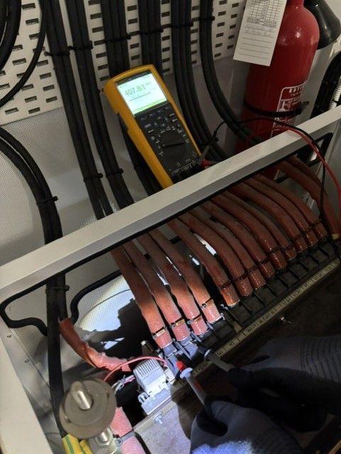 Meter reading on the transformer output, W2 to V2: about 408 V at minimal load