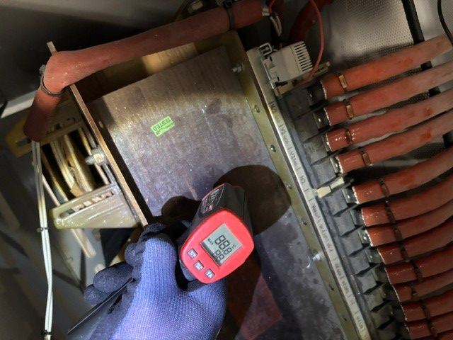 Thermal camera: transformer core clamp plate about 89 °C at about 17% load